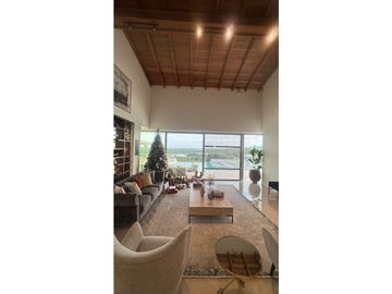 SE VENDE CASA DE LUJO EN EL SECTOR DE LAGOS DEL CAUJARAL