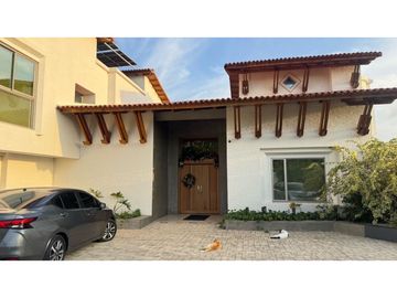 SE VENDE CASA DE LUJO EN EL SECTOR DE LAGOS DEL CAUJARAL