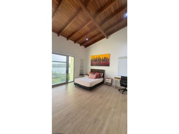 SE VENDE CASA DE LUJO EN EL SECTOR DE LAGOS DEL CAUJARAL
