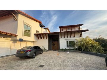 SE VENDE CASA DE LUJO EN EL SECTOR DE LAGOS DEL CAUJARAL