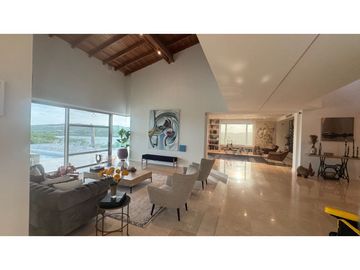 SE VENDE CASA DE LUJO EN EL SECTOR DE LAGOS DEL CAUJARAL