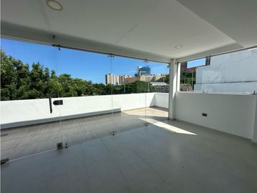 ELEGANTE Y LUJOSA  CASA DE TRES NIVELES EN CONJUNTO