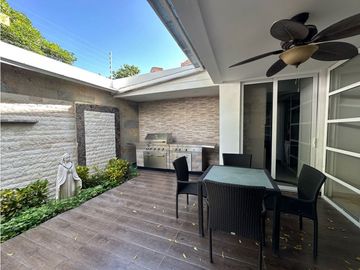 ELEGANTE Y LUJOSA  CASA DE TRES NIVELES EN CONJUNTO