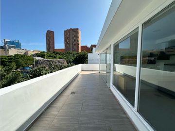 ELEGANTE Y LUJOSA  CASA DE TRES NIVELES EN CONJUNTO