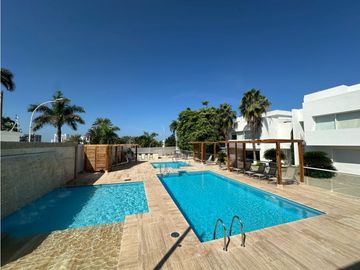 ELEGANTE Y LUJOSA  CASA DE TRES NIVELES EN CONJUNTO
