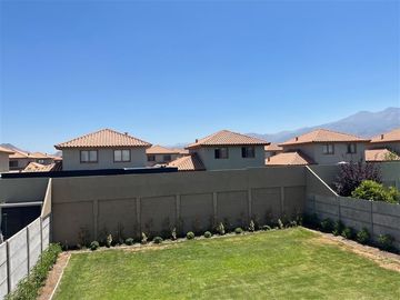 Casa en Venta en Condominio Rukán