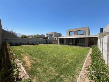 Casa en Venta en Condominio Rukán