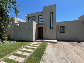 Casa en Venta en Condominio Rukán