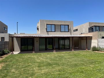 Casa en Venta en Condominio Rukán