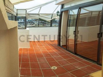 En venta departamento con vista panorámica. El Batán