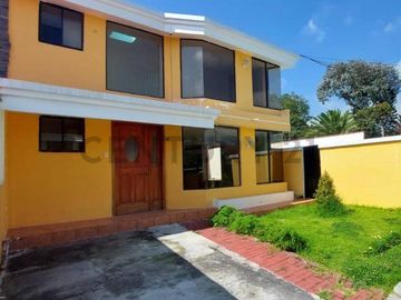 En Venta Casa en La Armenia Valle de los Chillos de 117m2 y Patio Amplio de 60m2