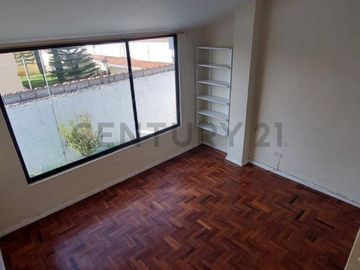 En Venta Casa en La Armenia Valle de los Chillos de 117m2 y Patio Amplio de 60m2