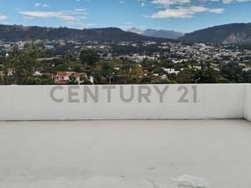 EN VENTA HERMOSO DEPARTAMENTO CON BALCON Y TERRAZA EN CUMBAYA