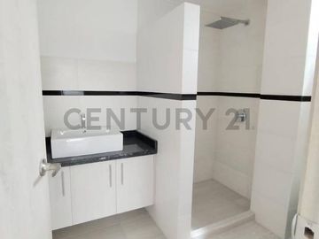 EN VENTA HERMOSO DEPARTAMENTO CON BALCON Y TERRAZA EN CUMBAYA