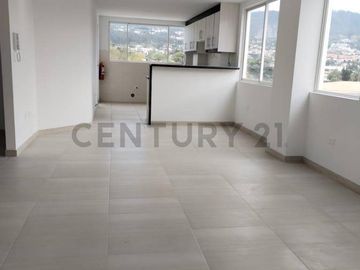 EN VENTA HERMOSO DEPARTAMENTO CON BALCON  EN CUMBAYA