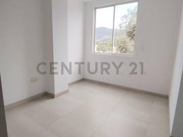 EN VENTA HERMOSO DEPARTAMENTO CON BALCON  EN CUMBAYA