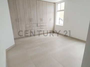 EN VENTA HERMOSO DEPARTAMENTO CON BALCON  EN CUMBAYA