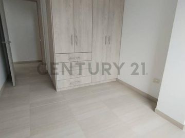 EN VENTA HERMOSO DEPARTAMENTO CON BALCON  EN CUMBAYA