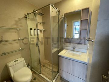 En Venta Suite Amoblada para inversión Quito 6 de Diciembre-Gaspar de Villaroel
