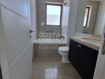 Iluminado departamento en Bosques de Montemar