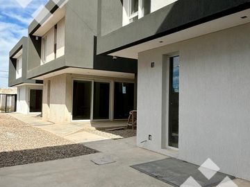 En venta, duplex de 2 dormitorios a Estrenar, Altos de Alberdi III, Plottier