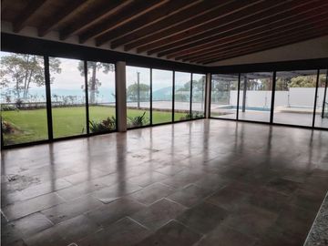 Casa en venta dentro de residencial en Avándaro Valle de Bravo