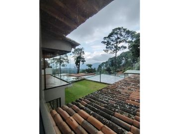 Casa en venta dentro de residencial en Avándaro Valle de Bravo