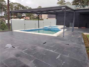 Casa en venta dentro de residencial en Avándaro Valle de Bravo