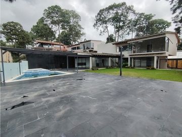 Casa en venta dentro de residencial en Avándaro Valle de Bravo
