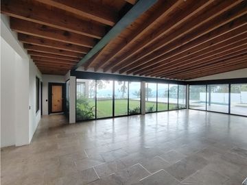 Casa en venta dentro de residencial en Avándaro Valle de Bravo