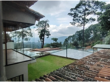 Casa en venta dentro de residencial en Avándaro Valle de Bravo