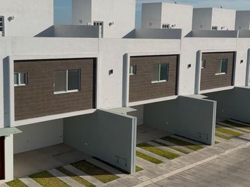 24 CASAS EN VENTA FRACC. LOS ALCATRACES SOBRE PERIFERICO A LA ALTURA DEL PEDREGAL PUEBLA