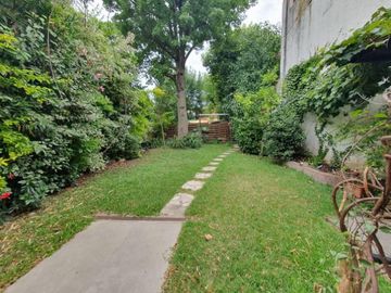 CASA PH FRENTE 3 AMB CON GARAGE Y FONDO MARTIN CORONADO