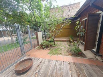 CASA PH FRENTE 3 AMB CON GARAGE Y FONDO MARTIN CORONADO