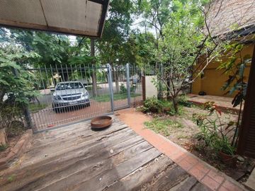CASA PH FRENTE 3 AMB CON GARAGE Y FONDO MARTIN CORONADO