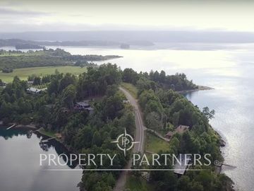 Excepcional Lote de frente al lago en una península