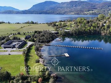 Excepcional Lote de frente al lago en una península