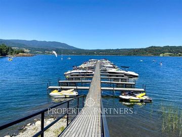 Excepcional Lote de frente al lago en una península