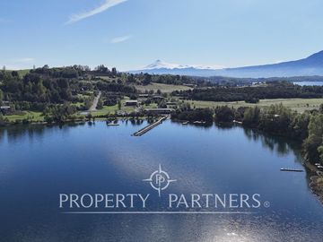 Excepcional Lote de frente al lago en una península