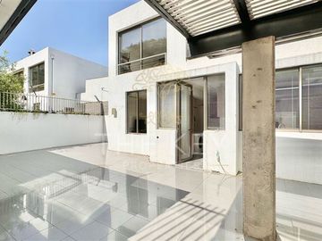 Casa en Venta en Manquehue Oriente - Aguas Claras