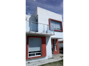 Casa Sola en Venta en Cacalomacán