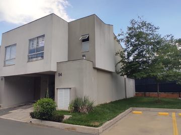 VENTA DE CASA EN UNIDAD RESIDENCIAL TURPIAL,ESQUINERA