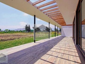 HERMOSA Y AMPLIA CASA ESTILO MEDITERRANEA