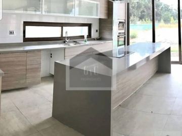 HERMOSA Y AMPLIA CASA ESTILO MEDITERRANEA