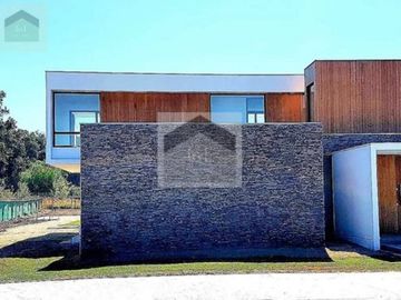HERMOSA Y AMPLIA CASA ESTILO MEDITERRANEA