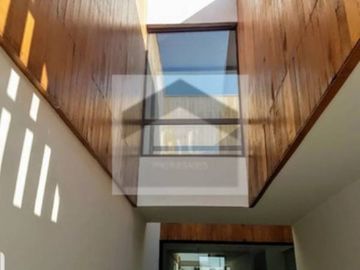 HERMOSA Y AMPLIA CASA ESTILO MEDITERRANEA