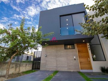 Casa  en venta en coto Abeto , Parques Vallarta , Zapopan  ,Jal