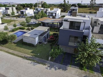 Casa  en venta en coto Abeto , Parques Vallarta , Zapopan  ,Jal