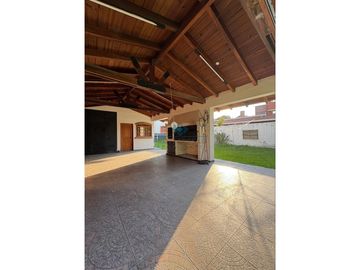 *VENTA - CASA 3 DORM + CONSULTORIO - JESÚS MARA*
