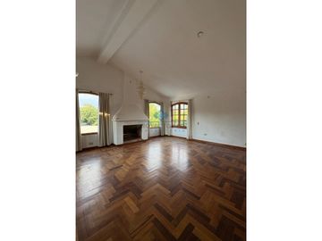 *VENTA - CASA 3 DORM + CONSULTORIO - JESÚS MARA*